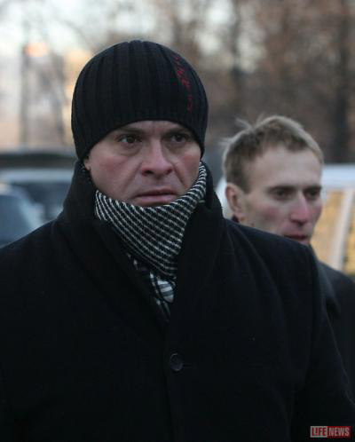 Гроб с телом Владимира Турчинского привезли на кладбище (фотосессия)