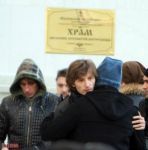 Гроб с телом Владимира Турчинского привезли на кладбище (фотосессия)