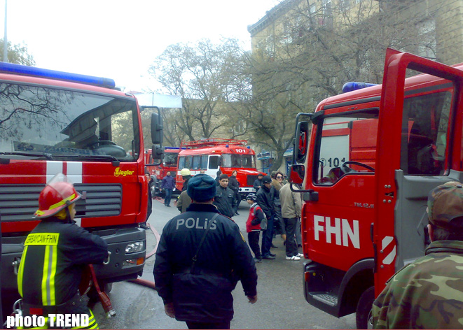 Пожар в жилом доме в столице Азербайджана ликвидирован, погибших нет (ДОПОЛНЕНО-3)
