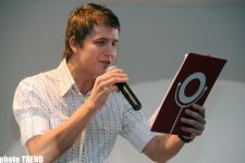 "Убойный юмор" в Баку при полупустом зале (фотосессия)