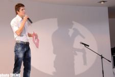 "Убойный юмор" в Баку при полупустом зале (фотосессия)