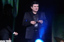 Народная артистка Азербайджана Назпери Досталиева и ее коллеги растоптали пиратские диски (фотосессия)