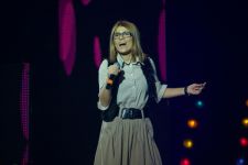 Народная артистка Азербайджана Назпери Досталиева и ее коллеги растоптали пиратские диски (фотосессия)