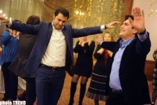 39 гостей на 39-м празднике Мадонны азербайджанской эстрады Айгюн Кязымовой (фотосессия)