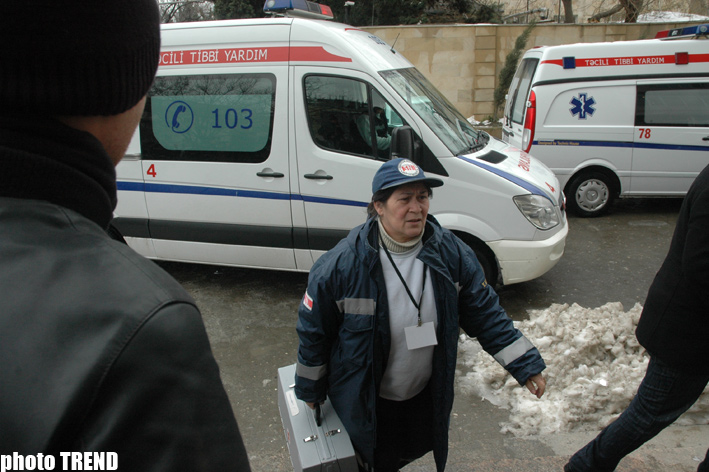 У эскалаторов станций Бакметрополитена дежурят бригады скорой помощи
