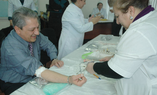 В компании "Avromed" проходит благотворительная акция по сдаче крови (фотосессия)