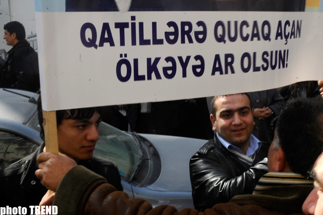 "Позор для страны, открывающей объятия убийцам" (фотосессия)