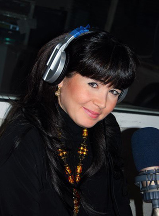 DJ Эльнара Халилова в центре внимания домохозяек (фотосессия)