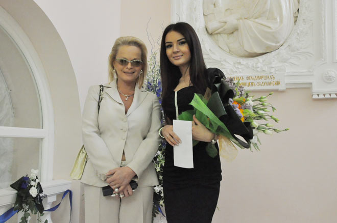 Азербайджанская певица AySel выступила в Москве на вручении международной премии (фотосессия)