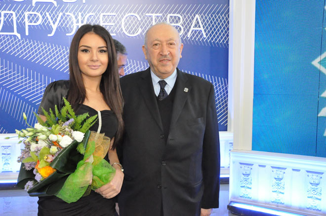 Азербайджанская певица AySel выступила в Москве на вручении международной премии (фотосессия)