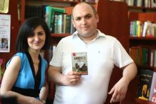 Мне захотелось повторить парижский опыт - азербайджанский писатель Рена Юзбаши (фотосессия)