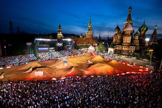 Red BullX-Fighters 2010 довел Красную Площадь до точки кипения (фотосессия)