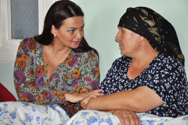 Группа журналистов и депутат Ганира Пашаева встретились с семьей Национального героя Азербайджана (ФОТО)