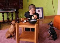 Самый маленький человек на планете живет в Колумбии (фотосессия)