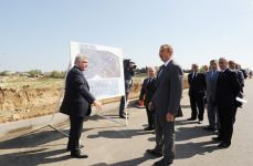 Президент Азербайджана ознакомился с ходом работ по расширению и строительству автомобильных дорог на территории Международный аэропорт Гейдар Алиев-Мардакянский круг-поселок Бильгях (ФОТО)