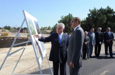 Президент Азербайджана ознакомился с ходом работ по расширению и строительству автомобильных дорог на территории Международный аэропорт Гейдар Алиев-Мардакянский круг-поселок Бильгях (ФОТО)