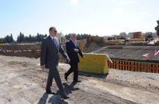 Президент Азербайджана ознакомился с ходом работ по расширению и строительству автомобильных дорог на территории Международный аэропорт Гейдар Алиев-Мардакянский круг-поселок Бильгях (ФОТО)