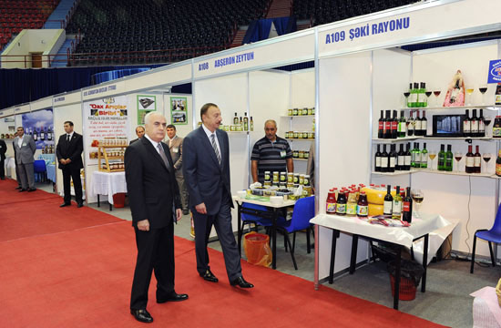 Президент Ильхам Алиев ознакомился с III Международной выставкой Caspian Agro-2010 (ДОПОЛНЕНО) (ФОТО)