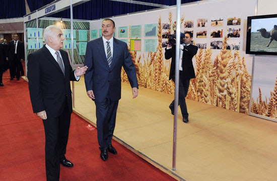 Президент Ильхам Алиев ознакомился с III Международной выставкой Caspian Agro-2010 (ДОПОЛНЕНО) (ФОТО)