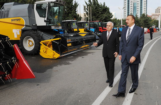 Президент Ильхам Алиев ознакомился с III Международной выставкой Caspian Agro-2010 (ДОПОЛНЕНО) (ФОТО)