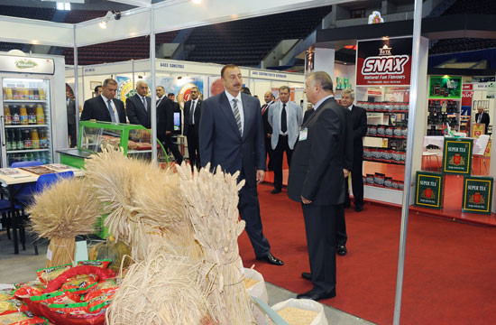 Президент Ильхам Алиев ознакомился с III Международной выставкой Caspian Agro-2010 (ДОПОЛНЕНО) (ФОТО)