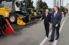 Президент Ильхам Алиев ознакомился с III Международной выставкой Caspian Agro-2010 (ДОПОЛНЕНО) (ФОТО)
