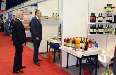 Президент Ильхам Алиев ознакомился с III Международной выставкой Caspian Agro-2010 (ДОПОЛНЕНО) (ФОТО)