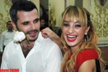 Фальшивые слезы Ройи Айхан на дне рождения телеведущей-певицы (фотосессия)