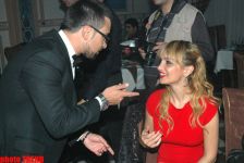 Фальшивые слезы Ройи Айхан на дне рождения телеведущей-певицы (фотосессия)