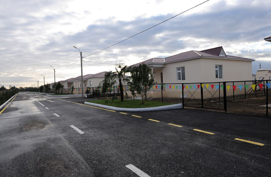 President Ilham Aliyev opens new settlement for people from flood-hit areas (PHOTO)