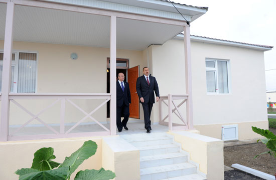 President Ilham Aliyev opens new settlement for people from flood-hit areas (PHOTO)