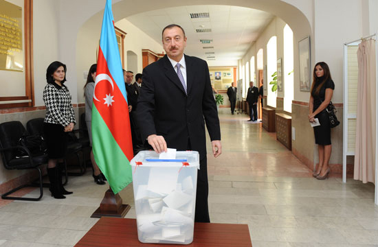President Ilham Aliyev votes in parliamentary elections (UPDATE) (PHOTO)