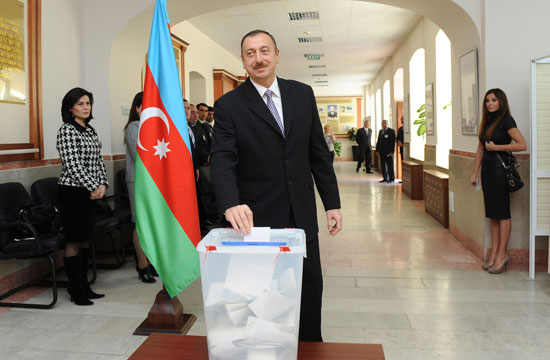 President Ilham Aliyev votes in parliamentary elections (UPDATE) (PHOTO)