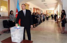 President Ilham Aliyev votes in parliamentary elections (UPDATE) (PHOTO)