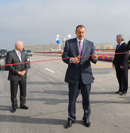 Президент Азербайджана принял участие в открытии после реконструкции участка автодороги Баку - граница России (ДОПОЛНЕНО)(ФОТО)