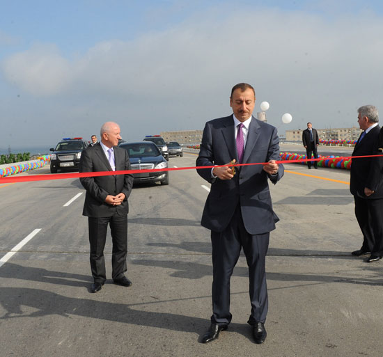 Президент Азербайджана принял участие в открытии после реконструкции участка автодороги Баку - граница России (ДОПОЛНЕНО)(ФОТО)