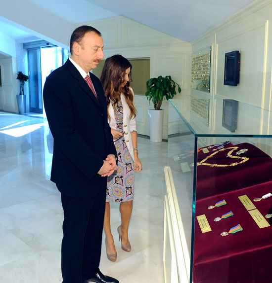 Президент Ильхам Алиев принял участие в открытии Музея Государственного флага (ДОПОЛНЕНО) (ФОТО)