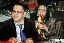 Эмма Алекперзаде украла подарок Мурада Садыха? Кот в сапогах нашелся... (фотосессия)