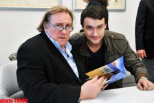 Жерар Депардье прогулялся по Баку : "Я должен был приехать еще 15 лет назад по приглашению Гейдара Алиева" (фотосессия)