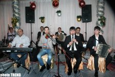Шоу-звезды повели себя на дне рожденья дочери кларнетиста Гусейна как на свадьбе… (фотосессия)