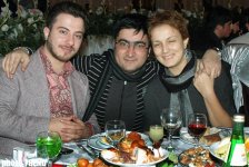 Шоу-звезды повели себя на дне рожденья дочери кларнетиста Гусейна как на свадьбе… (фотосессия)