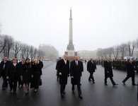 Azerbaijani President visits Freedom Monument in Riga (PHOTO)