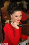 Гигиенический золотой микрофон Натаван Хабиби: "А может остались брызги его слюны?" (фотосессия)
