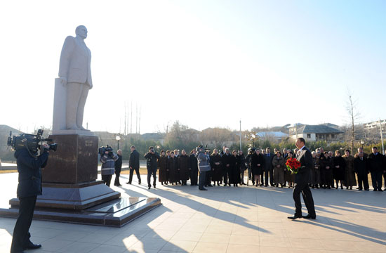 Президент Азербайджана находится с визитом в западном регионе страны (ФОТО)