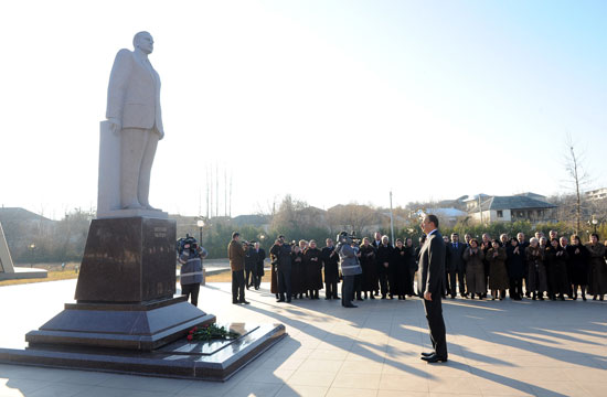 Президент Азербайджана находится с визитом в западном регионе страны (ФОТО)