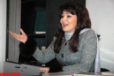 "Со студентами в аудитории" - репортаж о  педагогической деятельности Назпери Досталиевой (фотосессия)