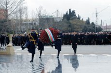Президент Азербайджана посетил памятник жертвам Ходжалинской трагедии (версия 2) (ФОТО)