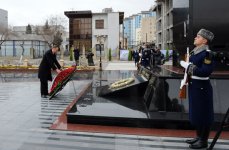 Президент Азербайджана посетил памятник жертвам Ходжалинской трагедии (версия 2) (ФОТО)