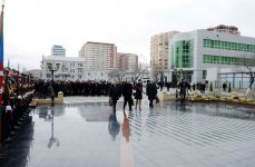 Президент Азербайджана посетил памятник жертвам Ходжалинской трагедии (версия 2) (ФОТО)