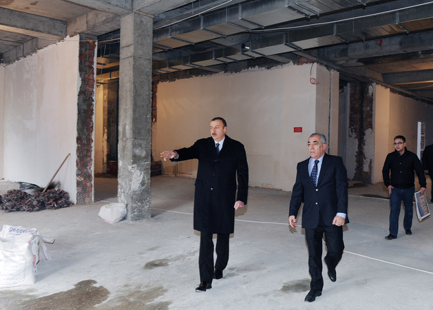 Azerbaijani President inspects construction in new building of school in Sabail district (PHOTO)